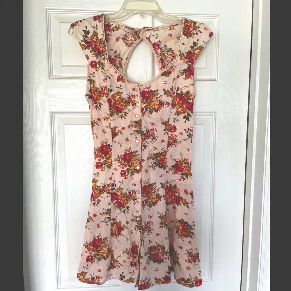Adorable sun dress!